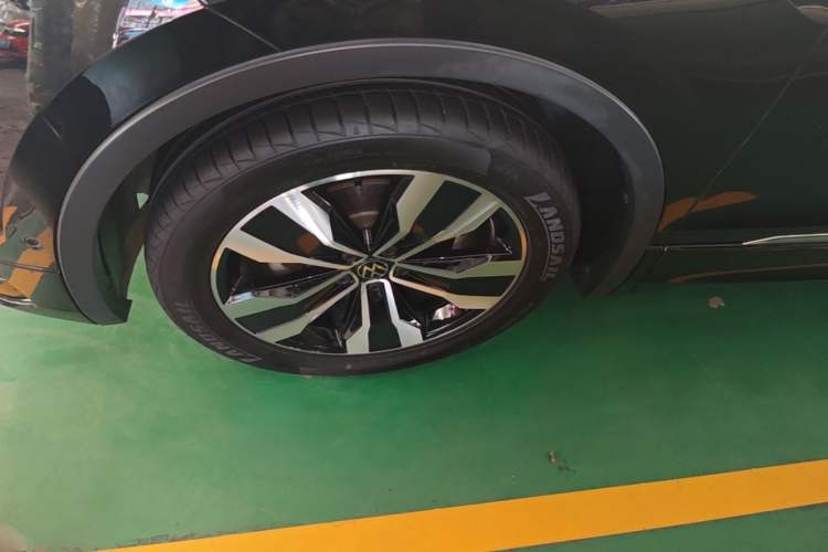 Used Volkswagen Tiguan L 2022 330TSI Automatic Two-Wheel Drive R-Line Enhanced Edition Left Front Wheel Hub