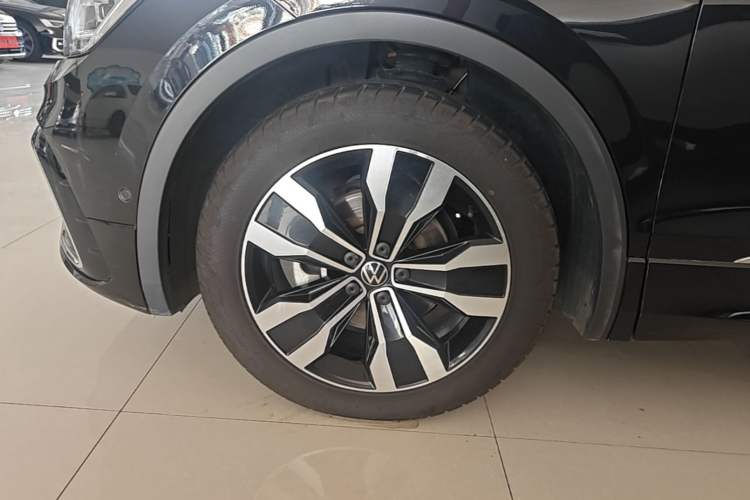 Used Volkswagen Tiguan L 2022 380TSI Automatic All-Wheel Drive R-Line Enhanced Comfort 7-Seater Left Front Wheel Hub