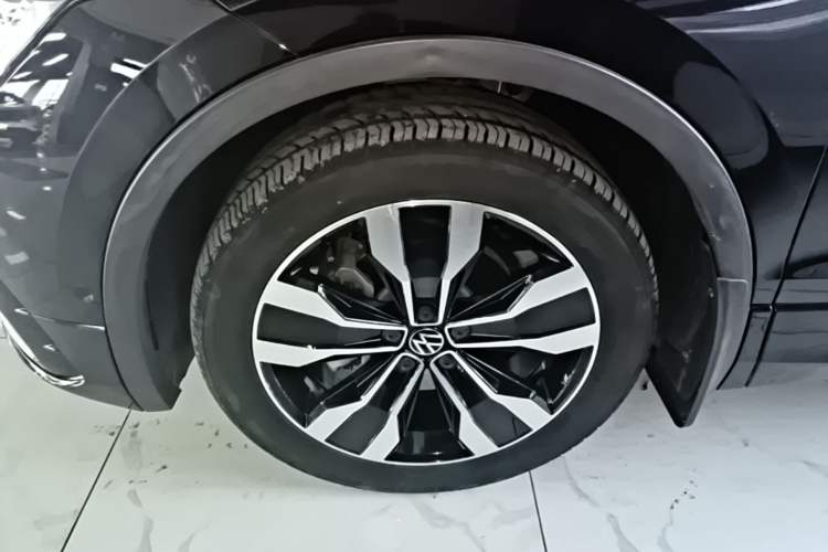 Used Volkswagen Tiguan L 2022 330TSI Automatic Two-Wheel Drive R-Line Enhanced Edition Left Front Wheel Hub