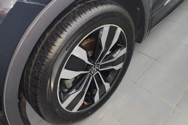 Used Volkswagen Tiguan L 2022 330TSI Automatic Two-Wheel Drive R-Line Enhanced Edition Left Front Wheel Hub