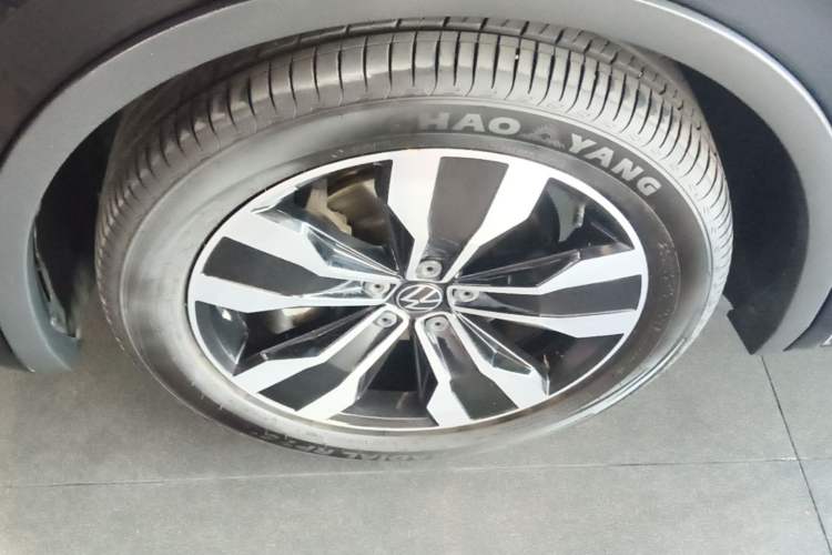 Used Volkswagen Tiguan L 2022 330TSI Automatic Two-Wheel Drive R-Line Flagship Edition Left Front Wheel Hub