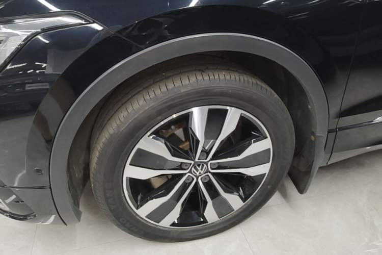 Used Volkswagen Tiguan L 2022 330TSI Automatic Two-Wheel Drive R-Line Enhanced Edition Left Front Wheel Hub