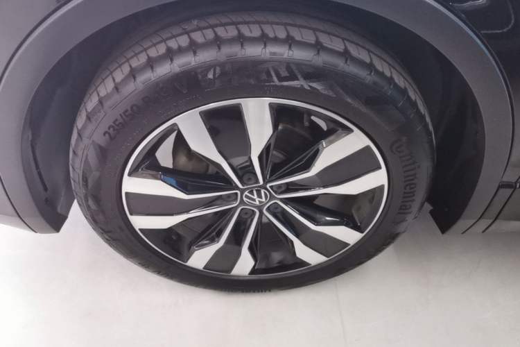 Used Volkswagen Tiguan L 2022 380TSI Automatic All-Wheel Drive R-Line Enhanced Comfort 7-Seater Left Front Wheel Hub