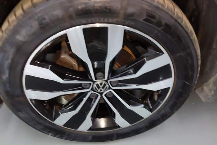 Used Volkswagen Tiguan L 2022 330TSI Automatic Two-Wheel Drive R-Line Enhanced Edition Left Front Wheel Hub