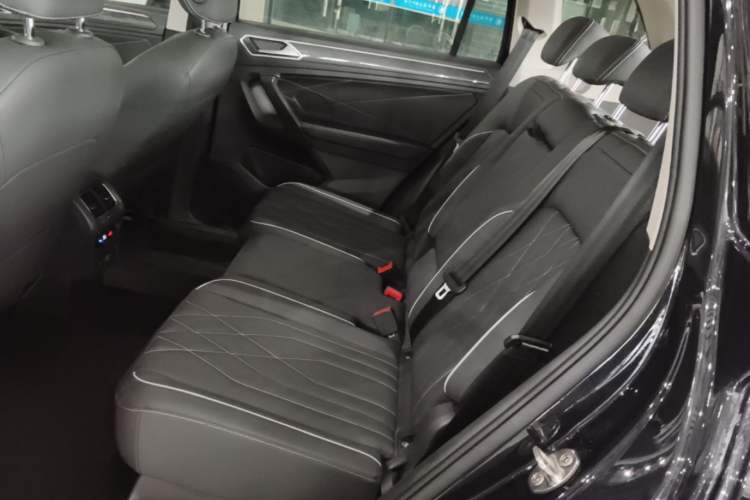 Used Volkswagen Tiguan L 2022 330TSI Automatic Two-Wheel Drive R-Line Enhanced Edition Left Rear Seat