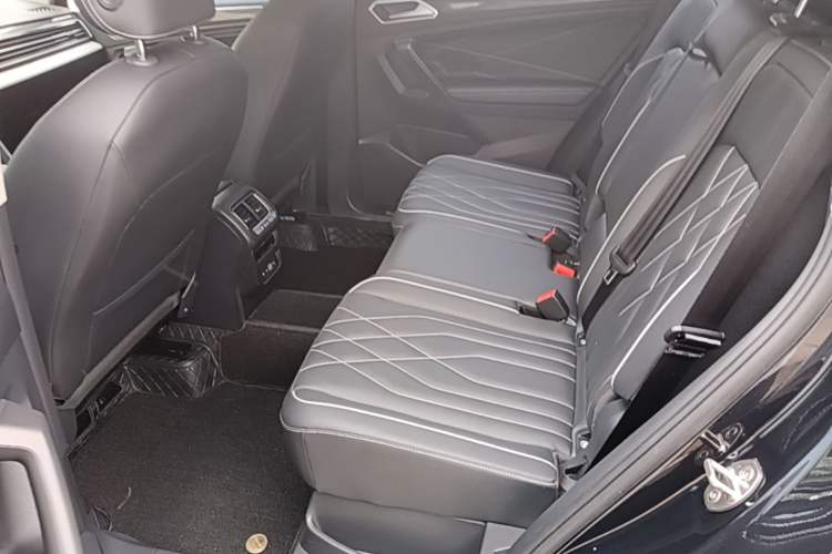 Used Volkswagen Tiguan L 2022 330TSI Automatic Two-Wheel Drive R-Line Enhanced Edition Left Rear Seat