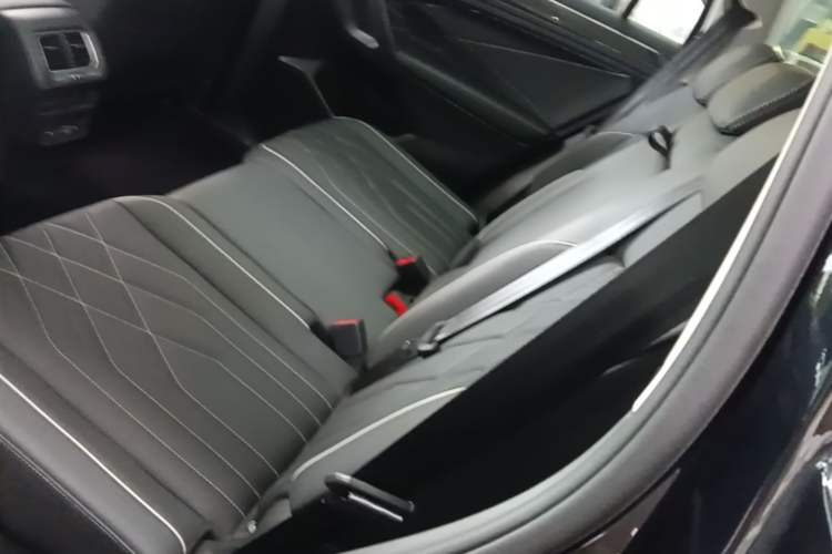 Used Volkswagen Tiguan L 2022 330TSI Automatic Two-Wheel Drive Smart Edition Left Rear Seat