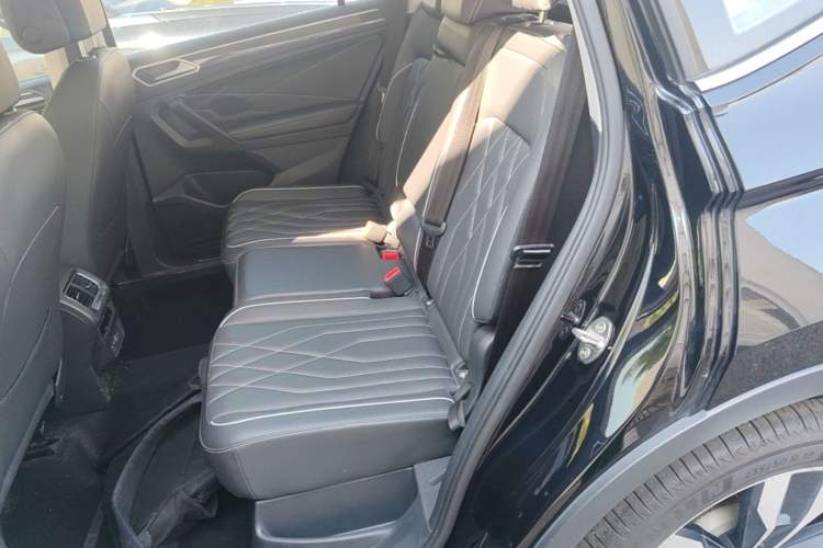 Used Volkswagen Tiguan L 2022 330TSI Automatic Two-Wheel Drive R-Line Enhanced Edition Left Rear Seat
