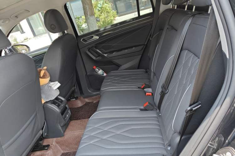 Used Volkswagen Tiguan L 2022 330TSI Automatic Two-Wheel Drive Smart Edition Left Rear Seat