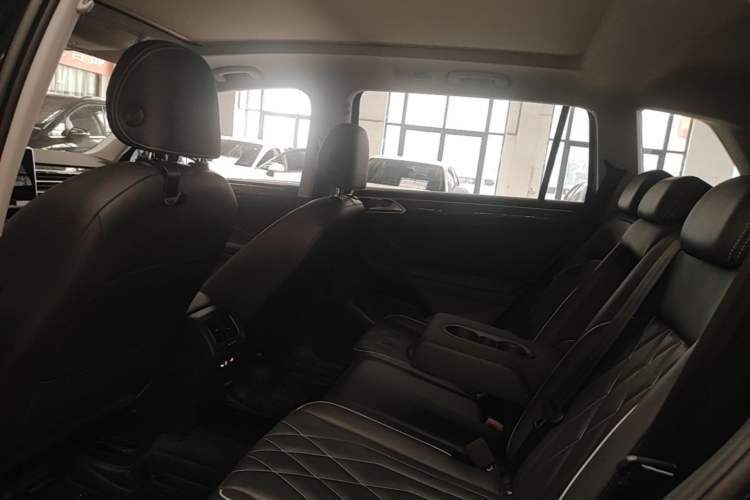 Used Volkswagen Tiguan L 2022 330TSI Automatic Two-Wheel Drive R-Line Enhanced Edition Left Rear Seat