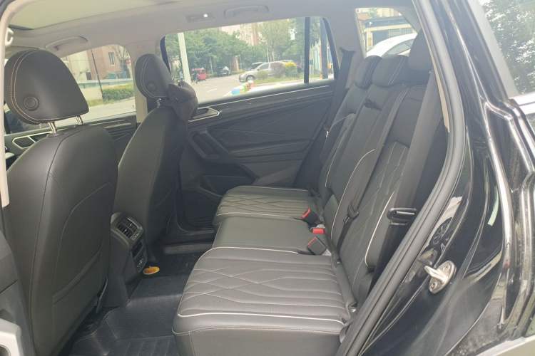 Used Volkswagen Tiguan L 2022 330TSI Automatic Two-Wheel Drive R-Line Enhanced Edition Left Rear Seat
