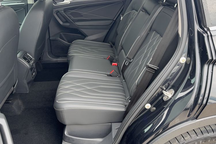 Used Volkswagen Tiguan L 2022 330TSI Automatic Two-Wheel Drive R-Line Enhanced Edition Left Rear Seat
