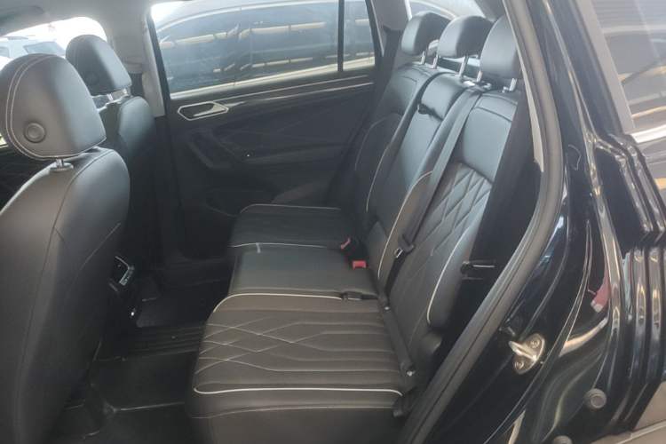 Used Volkswagen Tiguan L 2022 330TSI Automatic Two-Wheel Drive R-Line Enhanced Edition Left Rear Seat