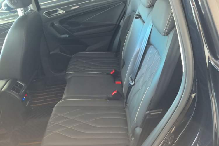 Used Volkswagen Tiguan L 2022 330TSI Automatic Two-Wheel Drive R-Line Enhanced Edition Left Rear Seat
