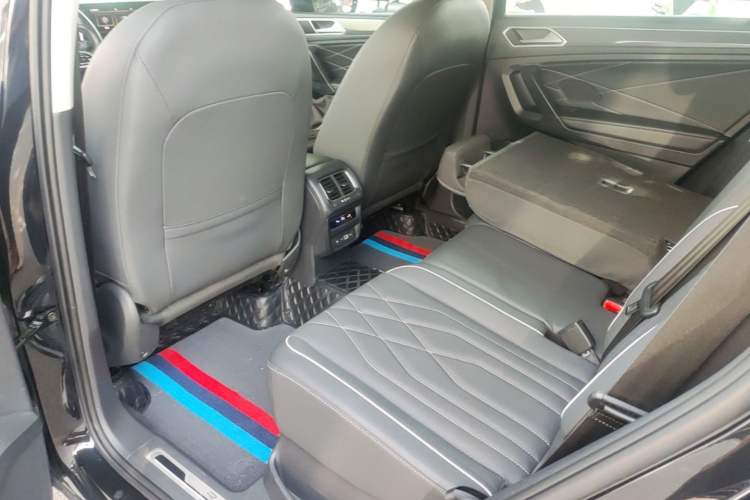 Used Volkswagen Tiguan L 2022 330TSI Automatic Two-Wheel Drive R-Line Enhanced Edition Left Rear Seat