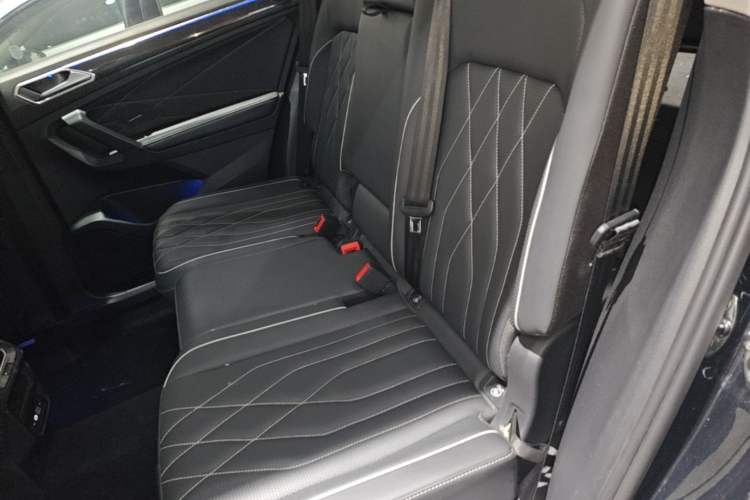 Used Volkswagen Tiguan L 2022 330TSI Automatic Two-Wheel Drive Smart Edition Left Rear Seat