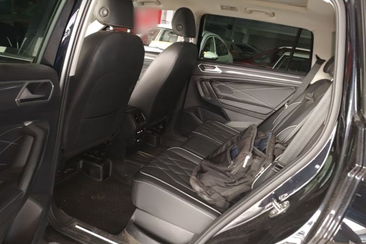 Used Volkswagen Tiguan L 2022 330TSI Automatic Two-Wheel Drive R-Line Enhanced Edition Left Rear Seat