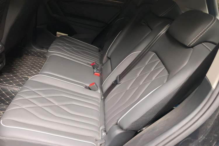 Used Volkswagen Tiguan L 2022 330TSI Automatic Two-Wheel Drive R-Line Enhanced Edition Left Rear Seat