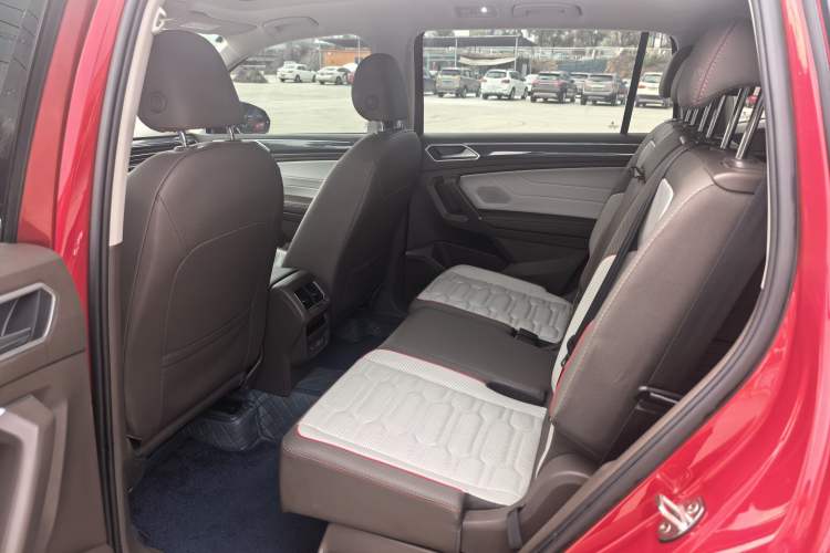 Used Volkswagen Tiguan L 2022 380TSI Automatic All-Wheel Drive R-Line Flagship 7-Seater Left Rear Seat