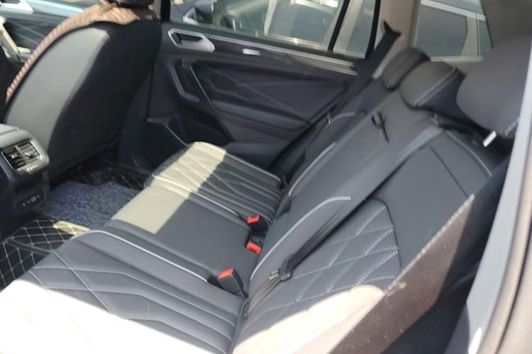 Used Volkswagen Tiguan L 2022 330TSI Automatic Two-Wheel Drive Smart Edition Left Rear Seat