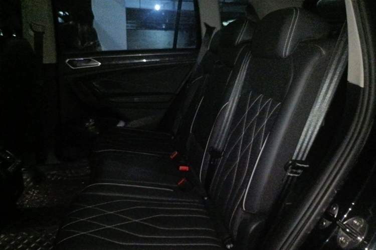 Used Volkswagen Tiguan L 2022 330TSI Automatic Two-Wheel Drive R-Line Enhanced Edition Left Rear Seat