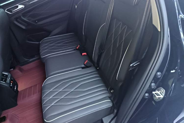 Used Volkswagen Tiguan L 2022 330TSI Automatic Two-Wheel Drive R-Line Enhanced Edition Left Rear Seat