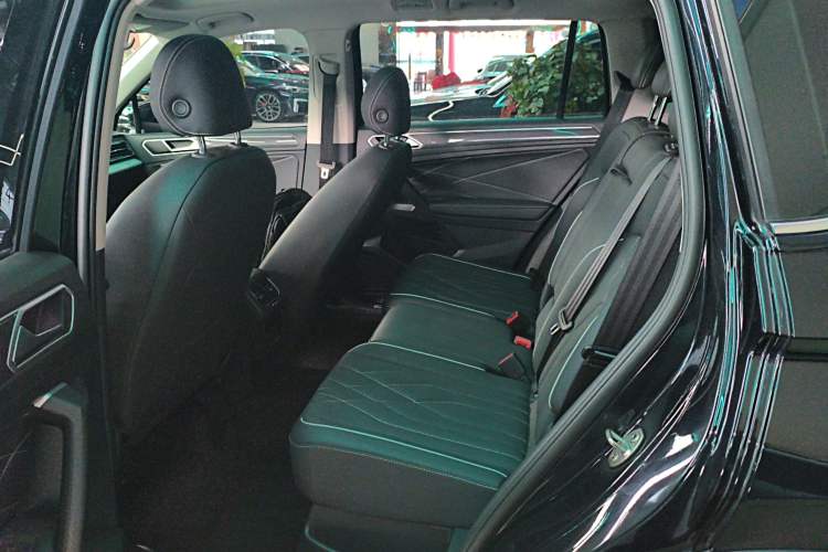 Used Volkswagen Tiguan L 2022 330TSI Automatic Two-Wheel Drive R-Line Enhanced Edition Left Rear Seat