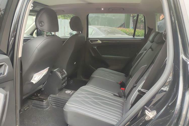Used Volkswagen Tiguan L 2022 330TSI Automatic Two-Wheel Drive R-Line Enhanced Edition Left Rear Seat