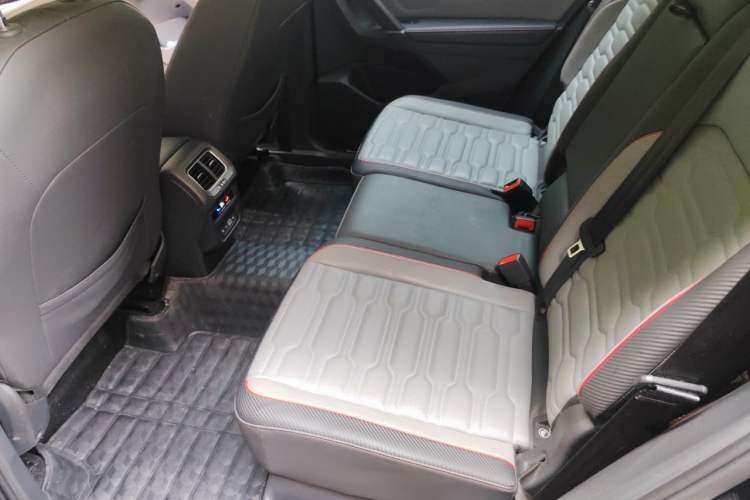 Used Volkswagen Tiguan L 2022 330TSI Automatic Two-Wheel Drive R-Line Enhanced Edition Left Rear Seat