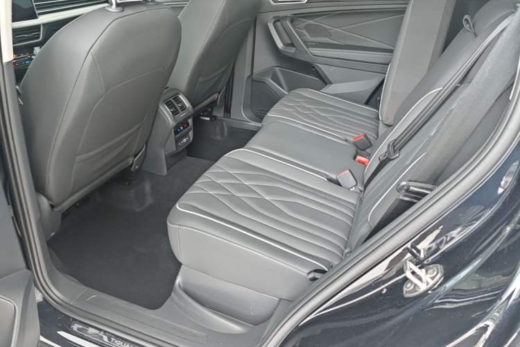 Used Volkswagen Tiguan L 2022 330TSI Automatic Two-Wheel Drive Smart Edition Left Rear Seat