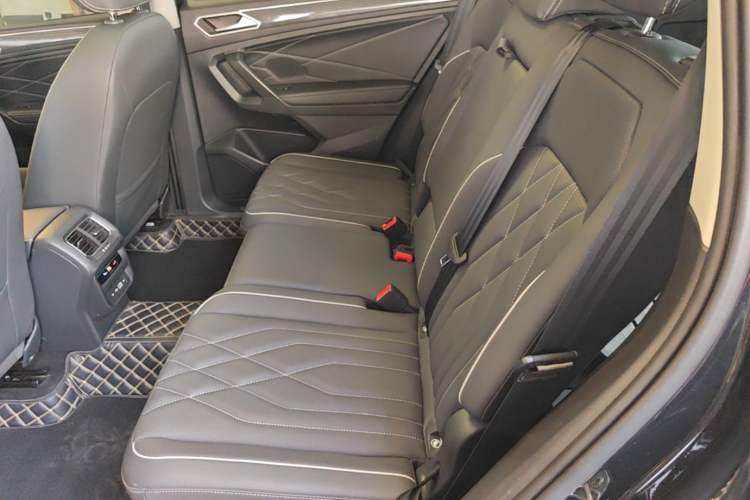 Used Volkswagen Tiguan L 2022 330TSI Automatic Two-Wheel Drive R-Line Enhanced Edition Left Rear Seat