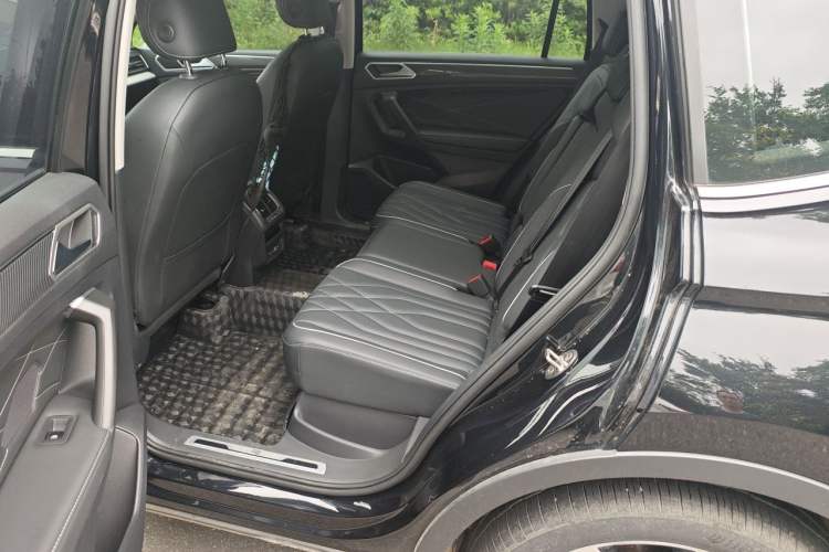 Used Volkswagen Tiguan L 2022 330TSI Automatic Two-Wheel Drive R-Line Enhanced Edition Left Rear Seat