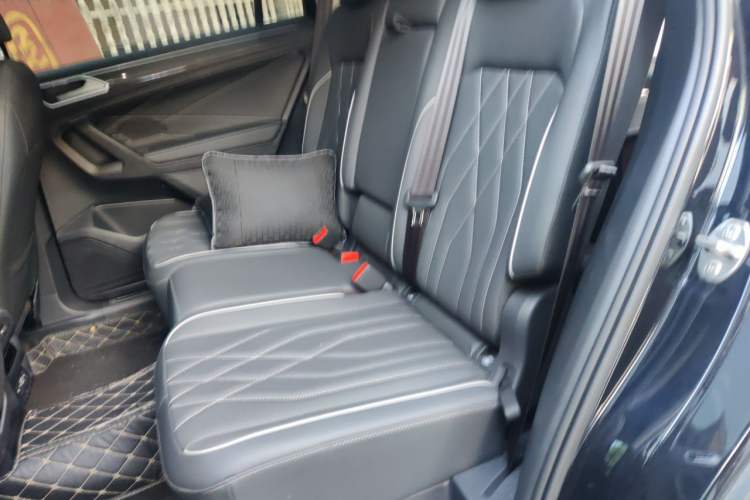 Used Volkswagen Tiguan L 2022 330TSI Automatic Two-Wheel Drive R-Line Enhanced Edition Left Rear Seat