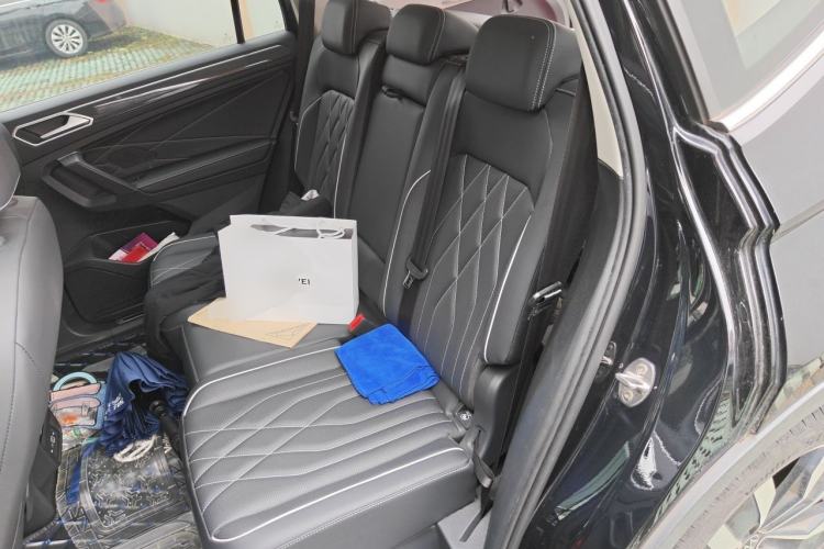 Used Volkswagen Tiguan L 2022 330TSI Automatic Two-Wheel Drive R-Line Enhanced Edition Left Rear Seat