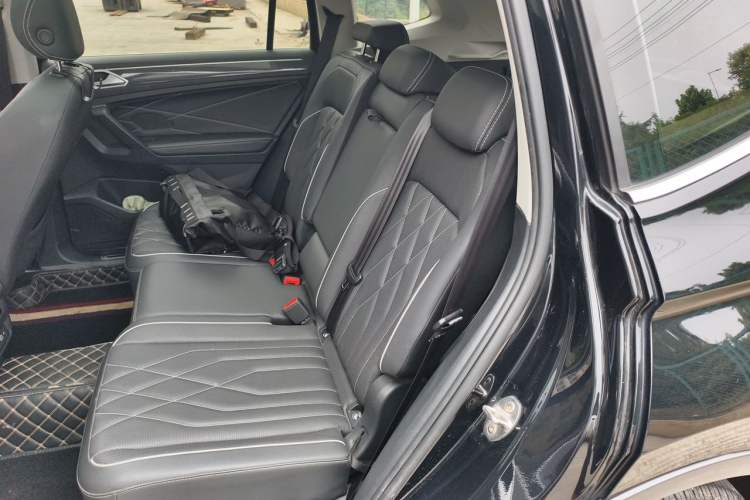 Used Volkswagen Tiguan L 2022 330TSI Automatic Two-Wheel Drive R-Line Enhanced Edition Left Rear Seat