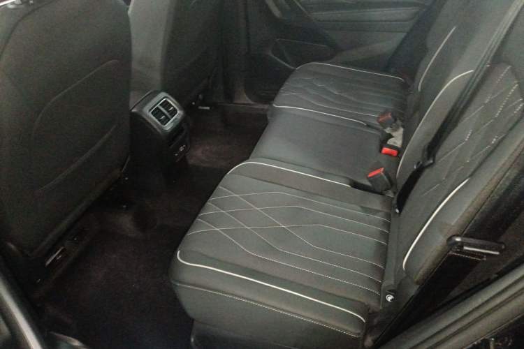 Used Volkswagen Tiguan L 2022 330TSI Automatic Two-Wheel Drive R-Line Enhanced Edition Left Rear Seat