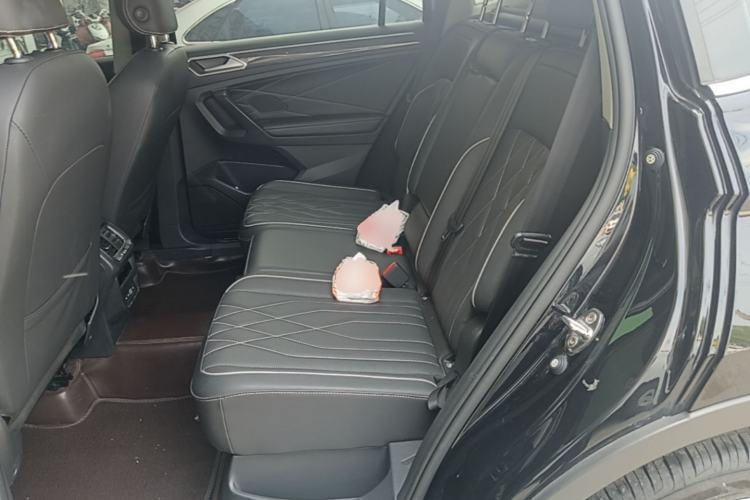 Used Volkswagen Tiguan L 2022 330TSI Automatic Two-Wheel Drive R-Line Enhanced Edition Left Rear Seat