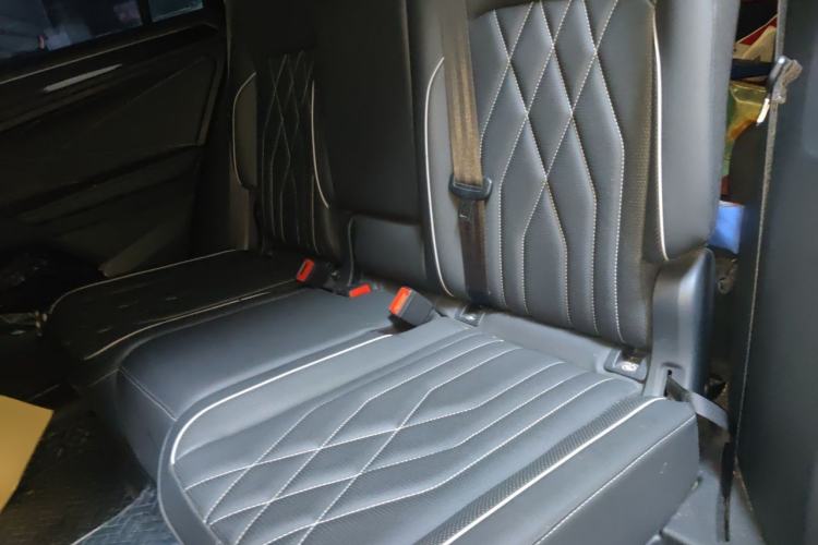 Used Volkswagen Tiguan L 2022 330TSI Automatic Two-Wheel Drive Smart Edition Left Rear Seat
