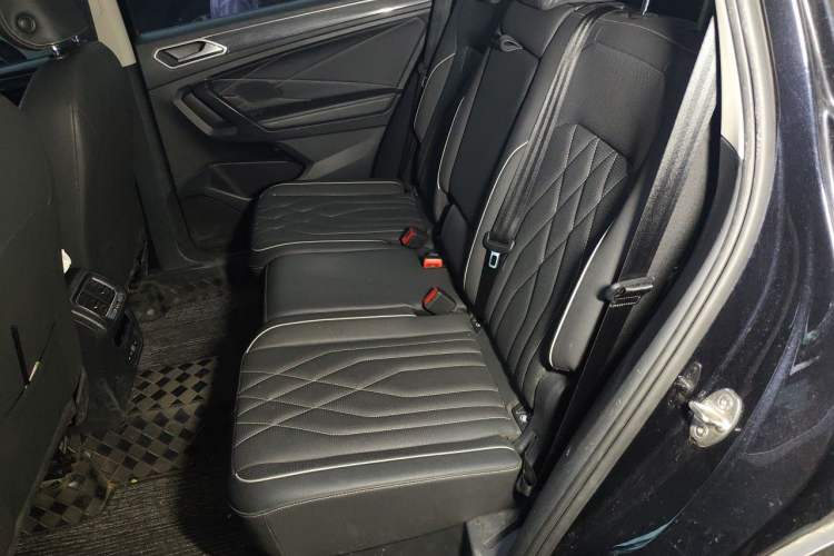 Used Volkswagen Tiguan L 2022 330TSI Automatic Two-Wheel Drive R-Line Enhanced Edition Left Rear Seat