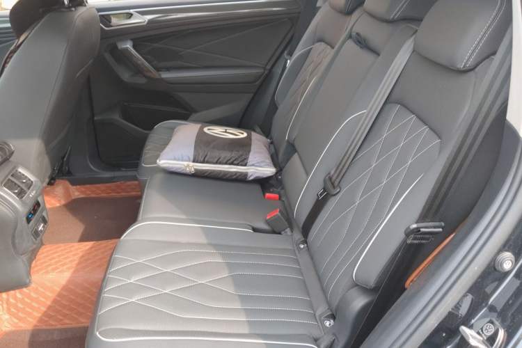 Used Volkswagen Tiguan L 2022 330TSI Automatic Two-Wheel Drive R-Line Enhanced Edition Left Rear Seat