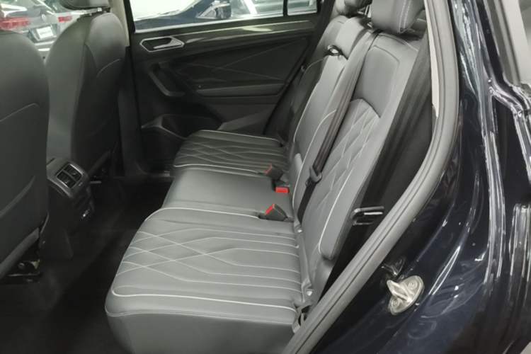 Used Volkswagen Tiguan L 2022 330TSI Automatic Two-Wheel Drive R-Line Enhanced Edition Left Rear Seat