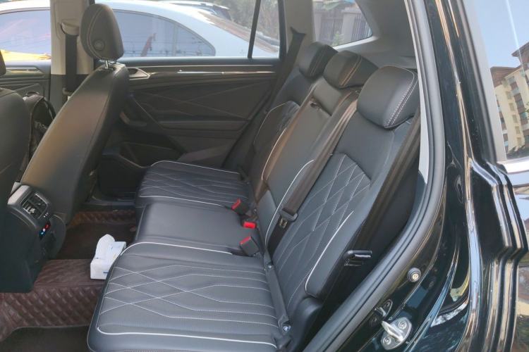 Used Volkswagen Tiguan L 2022 330TSI Automatic Two-Wheel Drive R-Line Enhanced Edition Left Rear Seat