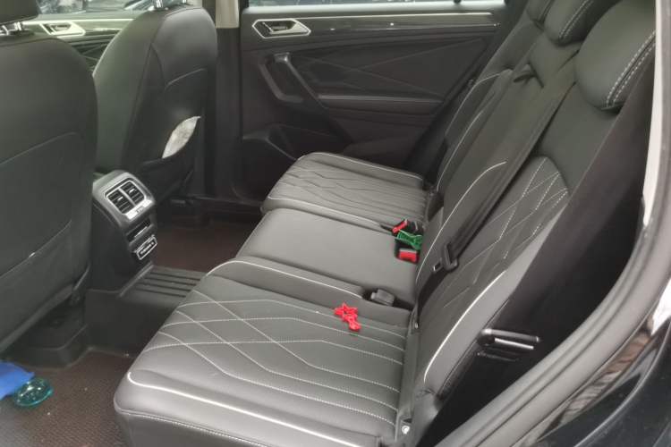 Used Volkswagen Tiguan L 2022 330TSI Automatic Two-Wheel Drive R-Line Enhanced Edition Left Rear Seat