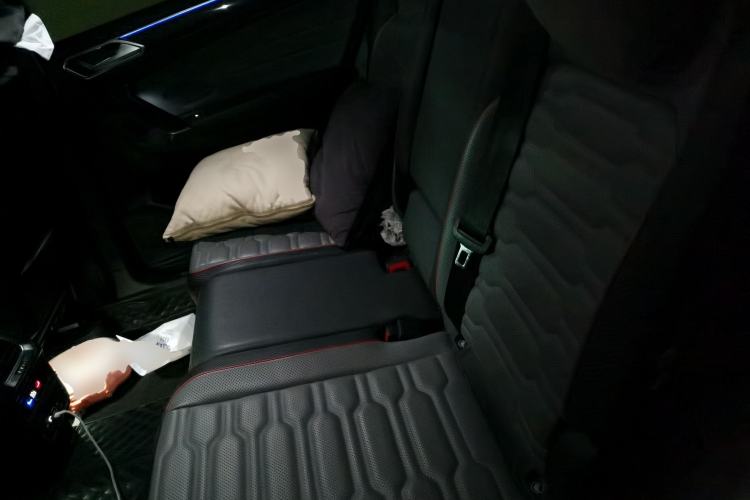 Used Volkswagen Tiguan L 2022 330TSI Automatic Two-Wheel Drive R-Line Flagship Edition Left Rear Seat