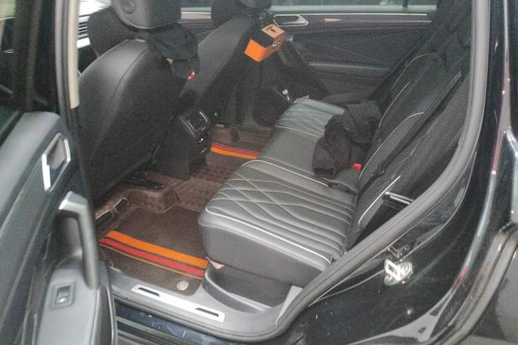 Used Volkswagen Tiguan L 2022 330TSI Automatic Two-Wheel Drive R-Line Enhanced Edition Left Rear Seat