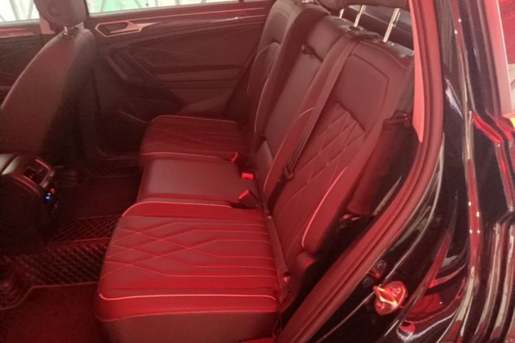 Used Volkswagen Tiguan L 2022 330TSI Automatic Two-Wheel Drive R-Line Enhanced Edition Left Rear Seat