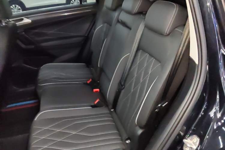 Used Volkswagen Tiguan L 2022 330TSI Automatic Two-Wheel Drive R-Line Enhanced Edition Left Rear Seat