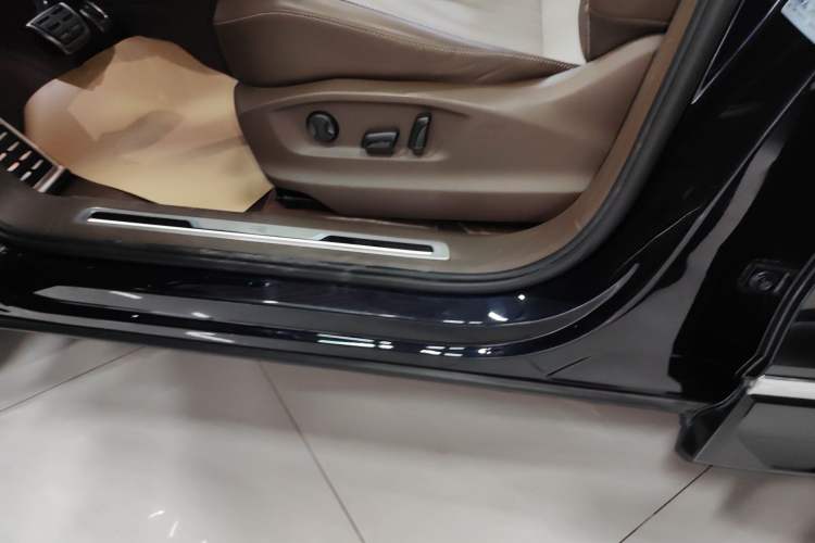 Used Volkswagen Tiguan L 2022 330TSI Automatic Two-Wheel Drive R-Line Enhanced Edition Left Side Sill