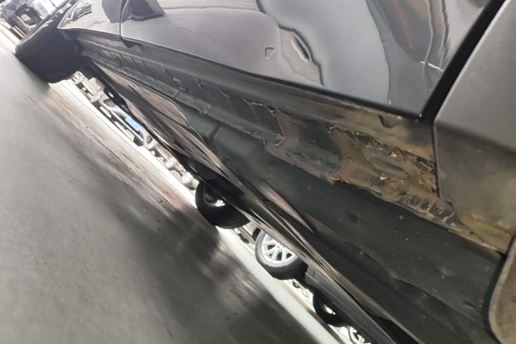 Used Volkswagen Tiguan L 2022 330TSI Automatic Two-Wheel Drive R-Line Flagship Edition Left Side Sill