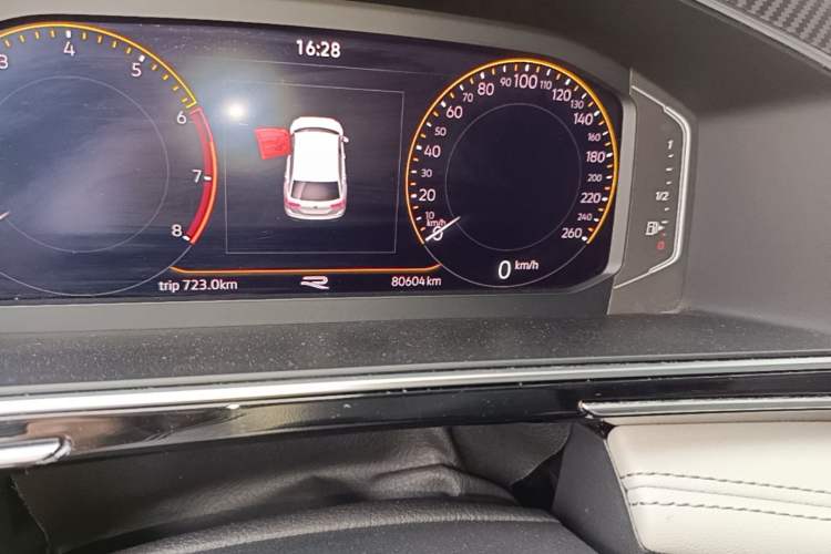 Used Volkswagen Tiguan L 2022 330TSI Automatic Two-Wheel Drive R-Line Enhanced Edition Odometer Close Up